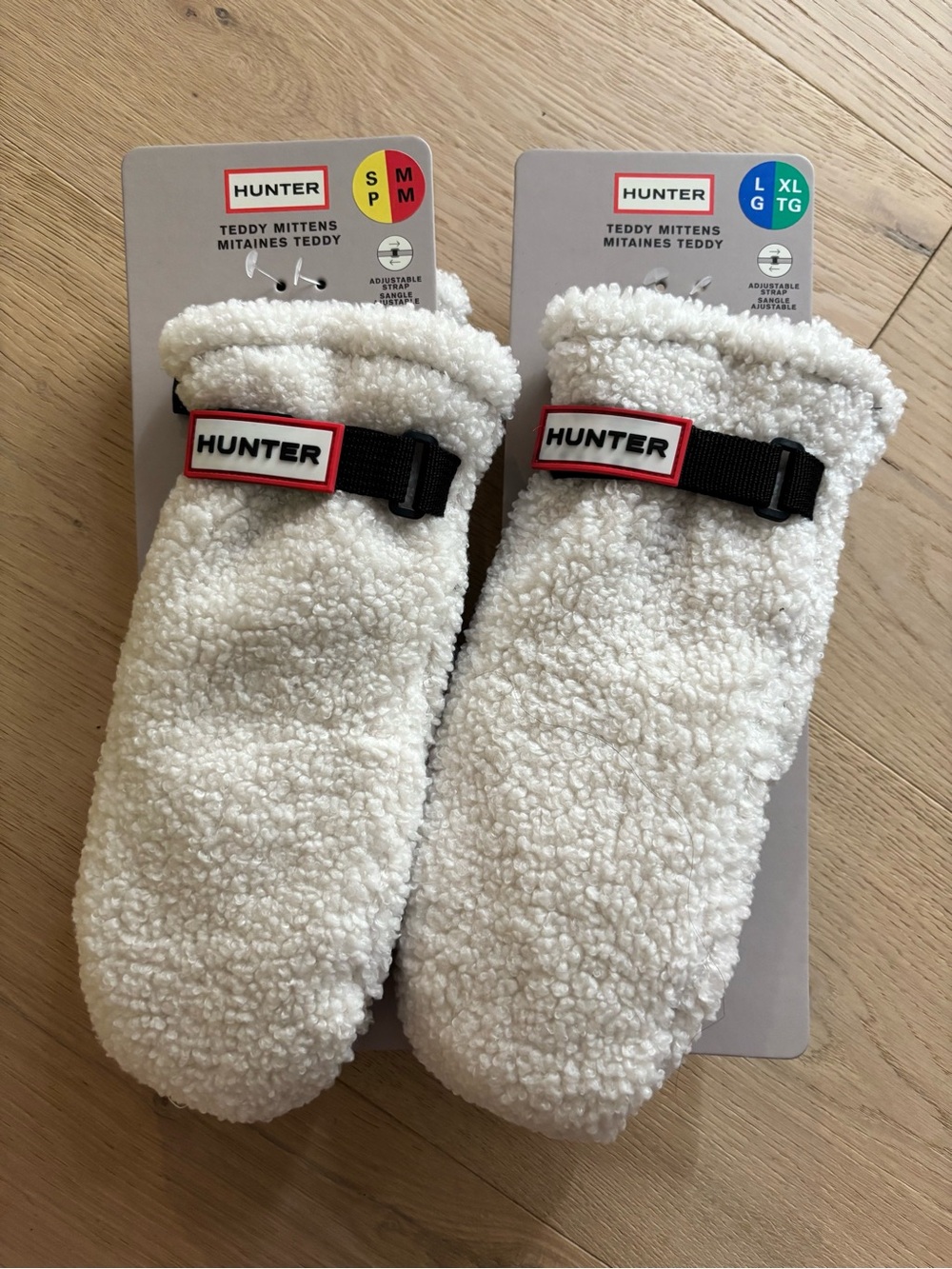 HUNTER Teddy Mittens w Adjustable Strap, Fleece Lining, Cream, Unisex S/M, L/XL